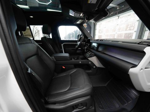 Used 2024 Land Rover Defender 110 S image 27