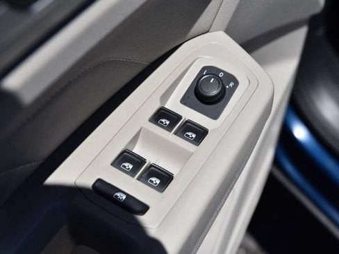 Used 2023 Volkswagen Atlas SE w/ Panoramic Sunroof Package FWD image 8