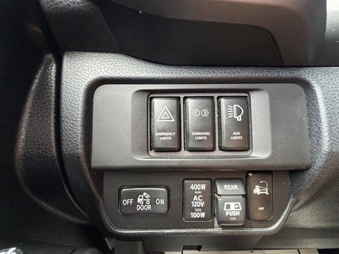 Used 2017 Toyota Tacoma TRD Off-Road w/ Premium & Technology Package image 20