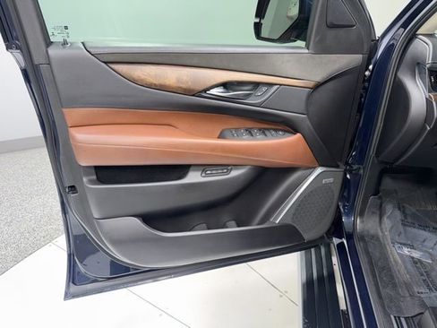 Used 2017 Cadillac Escalade Premium Luxury image 15
