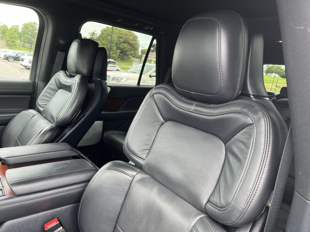 Used 2022 Lincoln Navigator Reserve AWD/4WD image 11