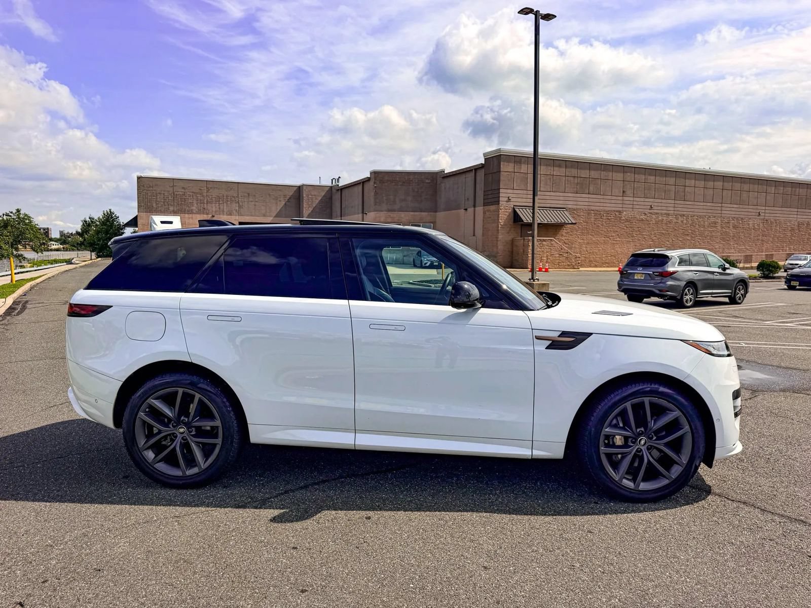 Used 2025 Land Rover Range Rover Sport Dynamic SE AWD/4WD image 8