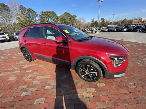 Used 2024 Kia Niro EX image 23