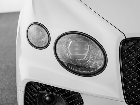 Used 2022 Bentley Bentayga AWD/4WD image 43