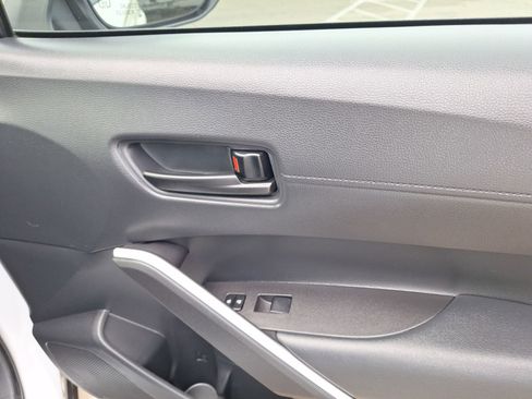 Used 2025 Toyota Corolla Cross LE image 35