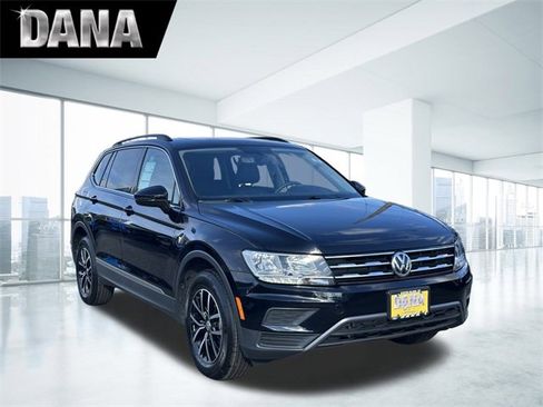 Used 2021 Volkswagen Tiguan SE image 1