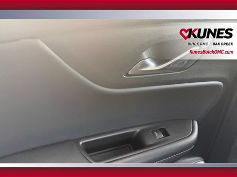 Used 2025 Chevrolet Blazer LT FWD image 32