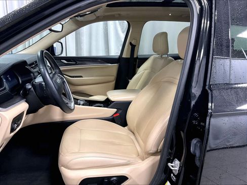 Used 2022 Jeep Grand Cherokee L Limited image 10