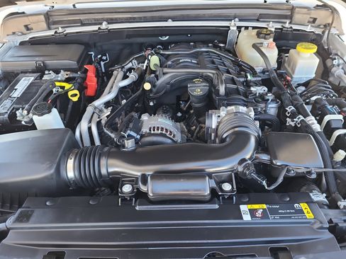 Used 2023 Jeep Gladiator Sport image 28