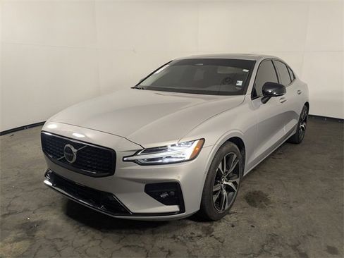 Used 2024 Volvo S60 B5 Plus image 6