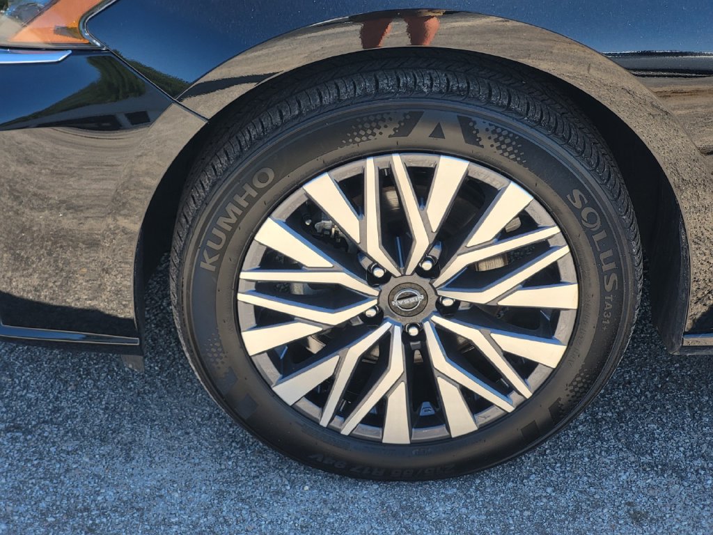 Used 2025 Nissan Altima 2.5 SV AWD/4WD image 8