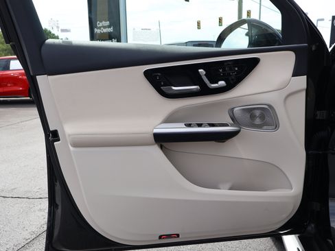 Used 2026 Mercedes-Benz GLC 300 4MATIC image 13