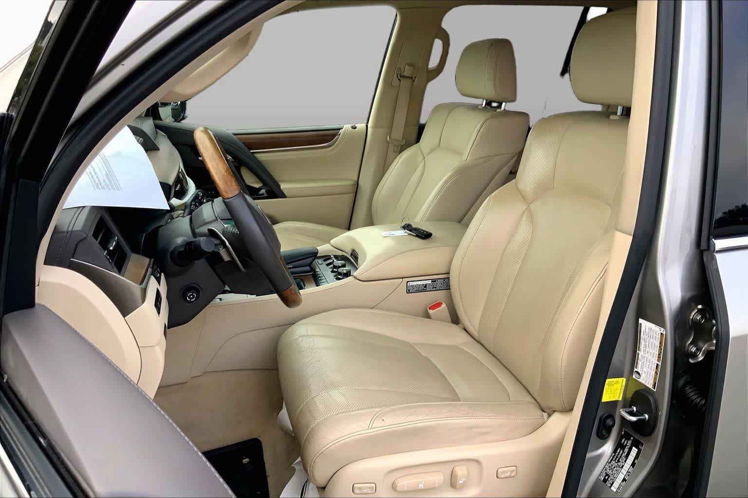 Used 2017 Lexus LX 570 4WD w/ Luxury Package image 8
