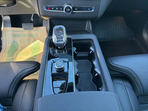 Certified 2025 Volvo XC90 T8 Ultra w/ Protection Package Premier image 29