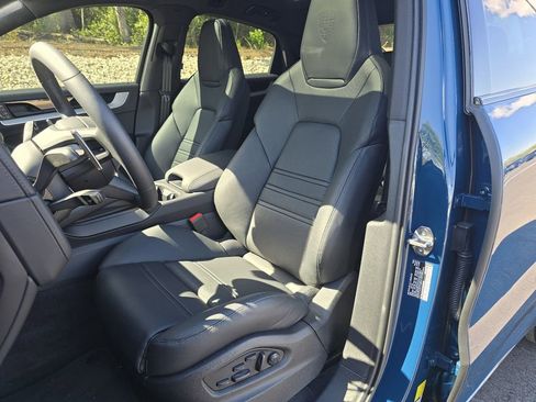 Used 2026 Porsche Cayenne S AWD/4WD image 5