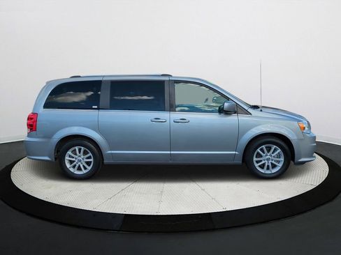 Used 2019 Dodge Grand Caravan SXT image 3