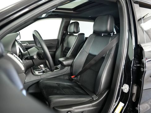 Used 2018 Jeep Grand Cherokee Altitude AWD/4WD image 38