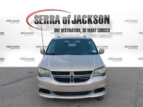 Used 2013 Dodge Grand Caravan SXT w/ UConnect Hands-Free Group FWD image 3