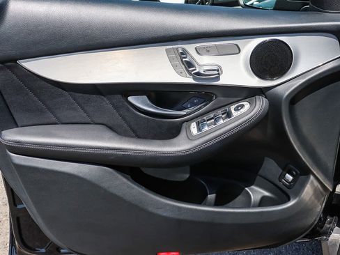 Used 2021 Mercedes-Benz GLC 300 image 30