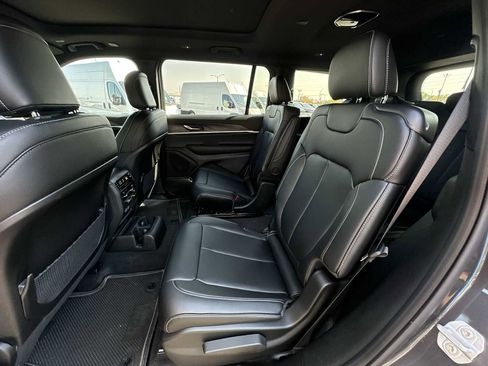 New 2025 Jeep Grand Cherokee L Limited image 24