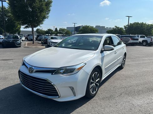Used 2017 Toyota Avalon XLE Premium w/ All Weather Liner Package FWD image 7