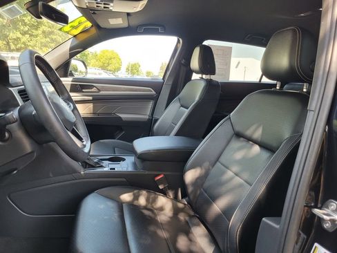 Used 2023 Volkswagen Atlas Cross Sport SE FWD image 12