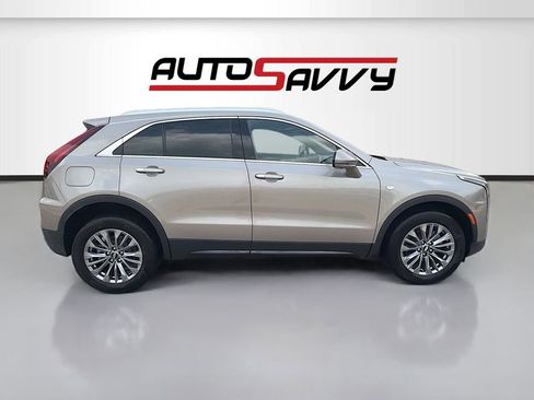 Used 2025 Cadillac XT4 Premium Luxury image 8