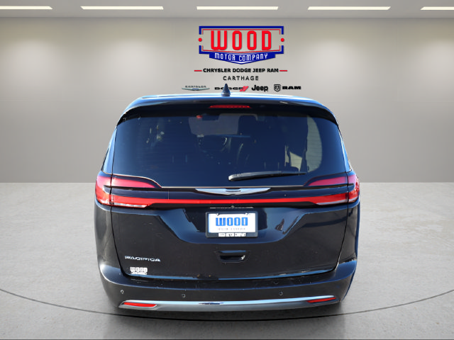 Used 2023 Chrysler Pacifica Touring-L FWD image 5