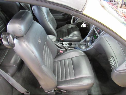 Used 2001 Ford Mustang GT RWD image 25