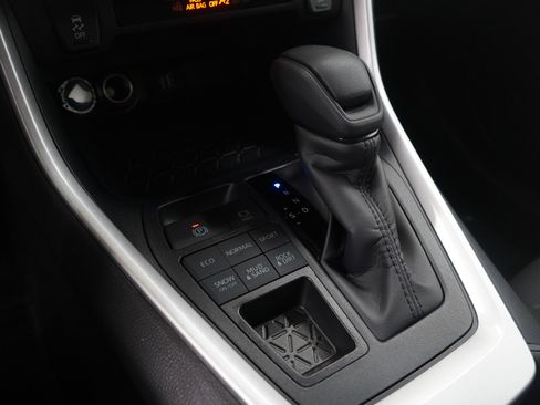 Used 2025 Toyota RAV4 XLE image 21