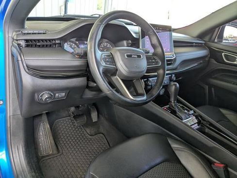 Used 2022 Jeep Compass Latitude w/ Convenience Group AWD/4WD image 2