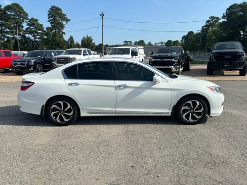 Used 2017 Honda Accord EX-L image 6