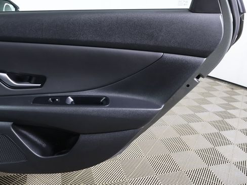 Used 2025 Hyundai Elantra Limited FWD image 26