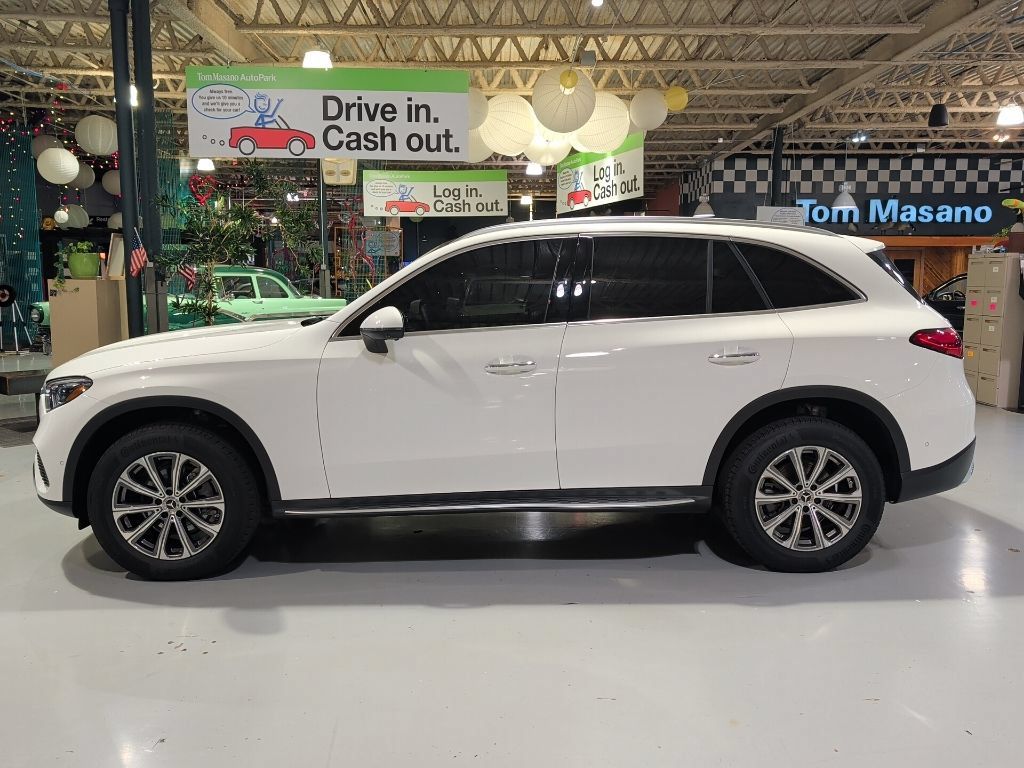 Used 2025 Mercedes-Benz GLC 300 4MATIC image 12