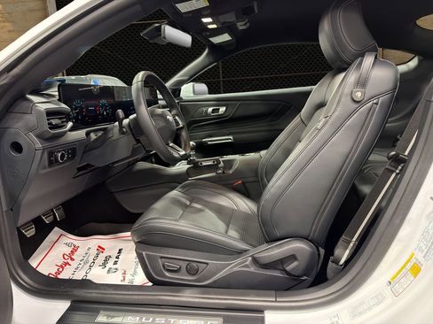 Used 2025 Ford Mustang GT Premium w/ GT Performance Package image 40