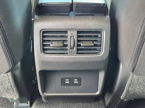 Used 2025 Nissan Rogue SV FWD image 17