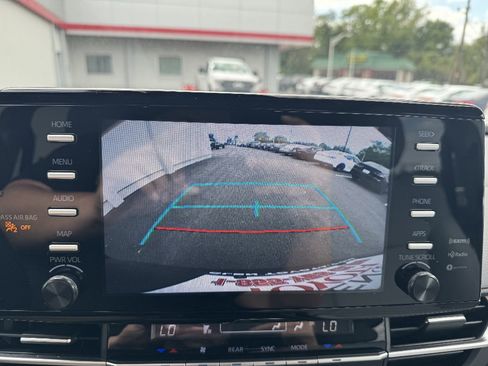 Used 2024 Toyota Sienna LE AWD/4WD image 19