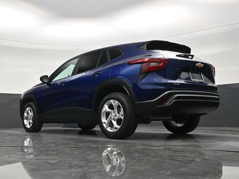 Used 2024 Chevrolet Trax LS w/ LS Convenience Package FWD image 22
