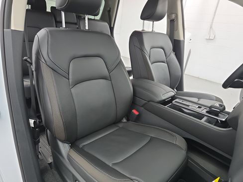 New 2025 Nissan Pathfinder SL image 10