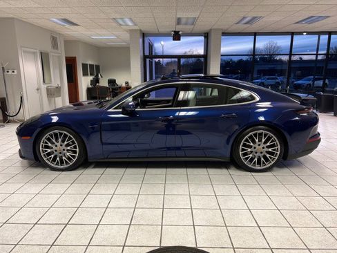 Used 2024 Porsche Panamera 4 image 6