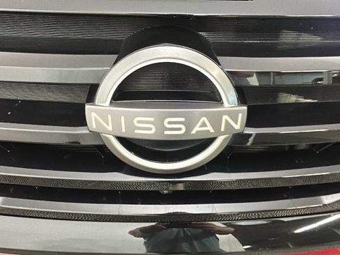 Used 2023 Nissan Pathfinder SL w/ Black Appearance Package AWD/4WD image 10
