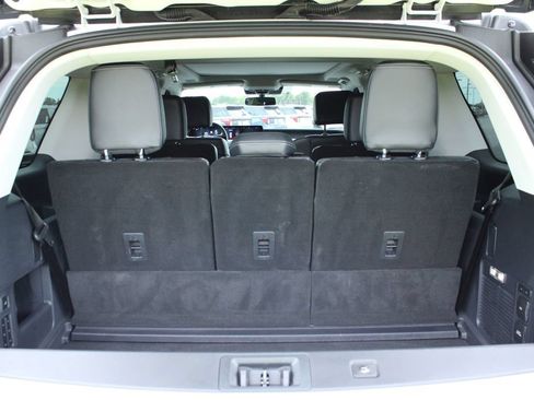 Used 2025 Ford Expedition Platinum w/ Driver's Package AWD/4WD image 12
