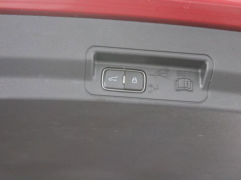 Used 2023 Ford Explorer Limited image 14