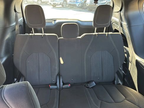 Used 2020 Chrysler Pacifica Touring w/ S Appearance Package FWD image 10