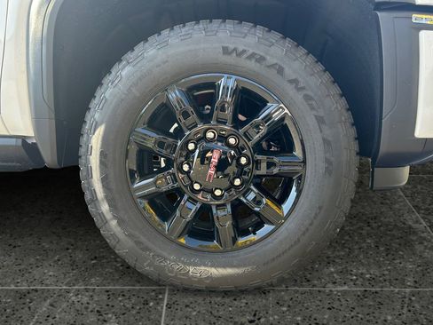 New 2025 GMC Sierra 2500 AT4 w/ AT4 Premium Plus Package image 9