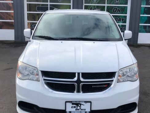 Used 2014 Dodge Grand Caravan SXT w/ UConnect Hands-Free Group FWD image 2