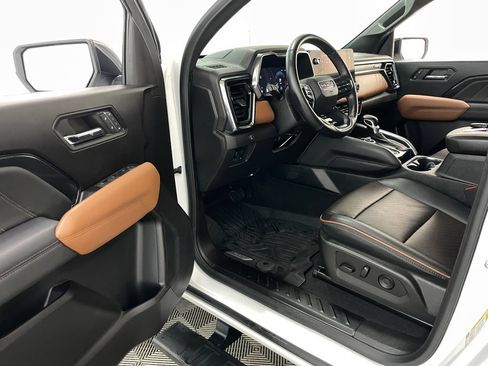 Used 2024 GMC Canyon AT4 w/ AT4 Premium Package AWD/4WD image 11