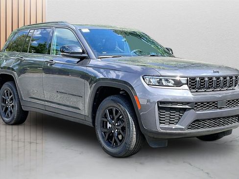 New 2026 Jeep Grand Cherokee Altitude AWD/4WD image 2