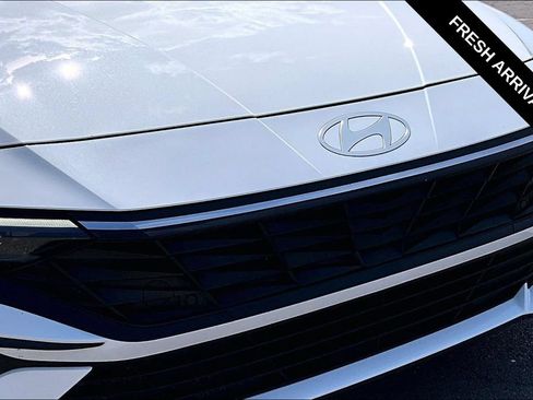 Used 2024 Hyundai Elantra SE FWD image 30