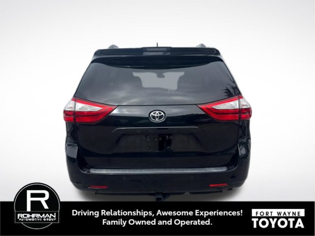 Used 2019 Toyota Sienna XLE Premium FWD image 3